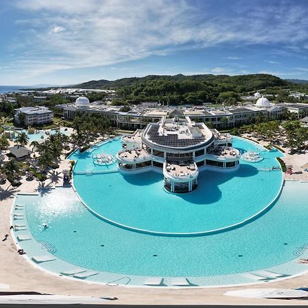The Signature Level At Grand Palladium Lady Hamilton Resort & Spa 卢西 外观 照片
