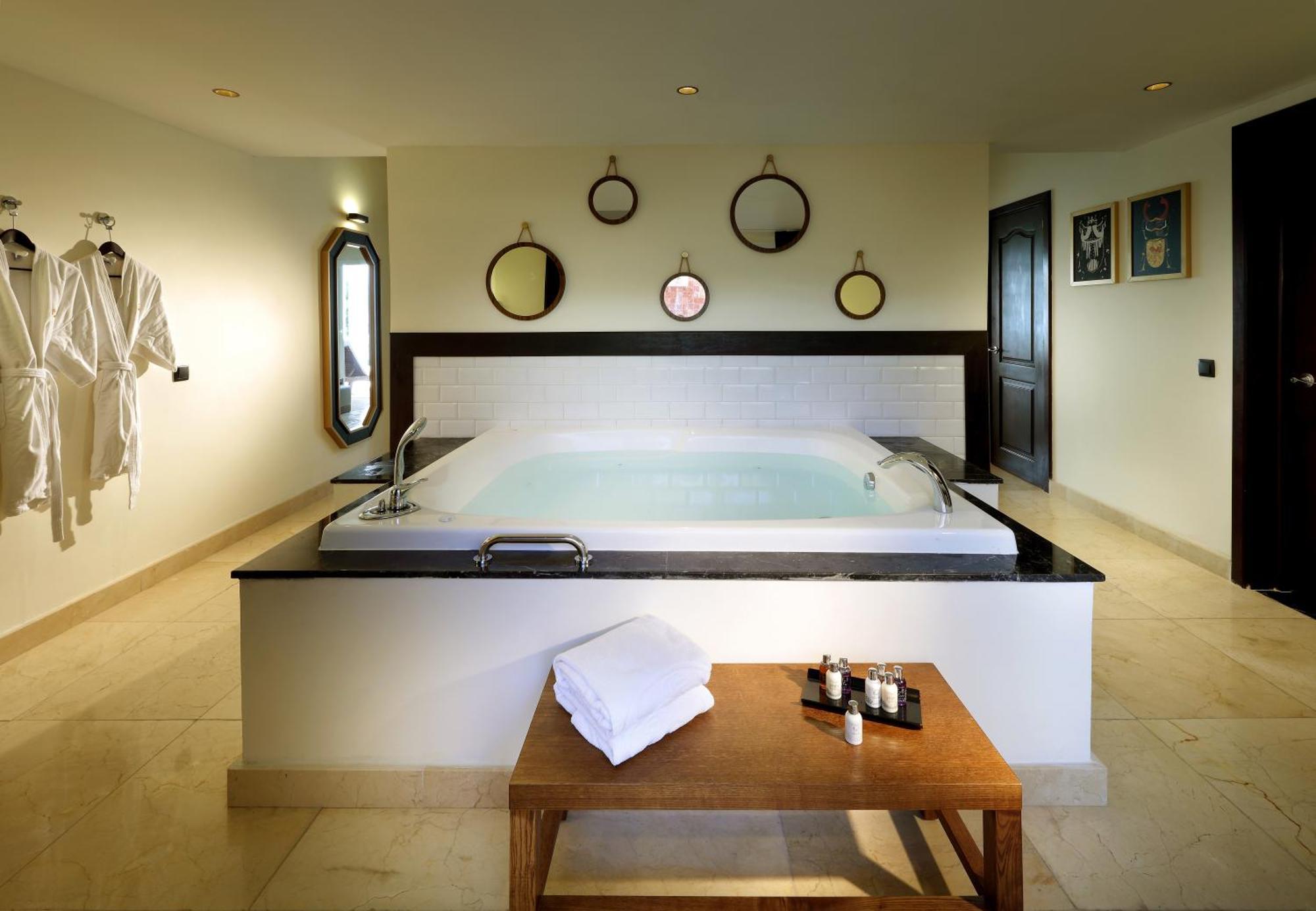 The Signature Level At Grand Palladium Lady Hamilton Resort & Spa 卢西 外观 照片