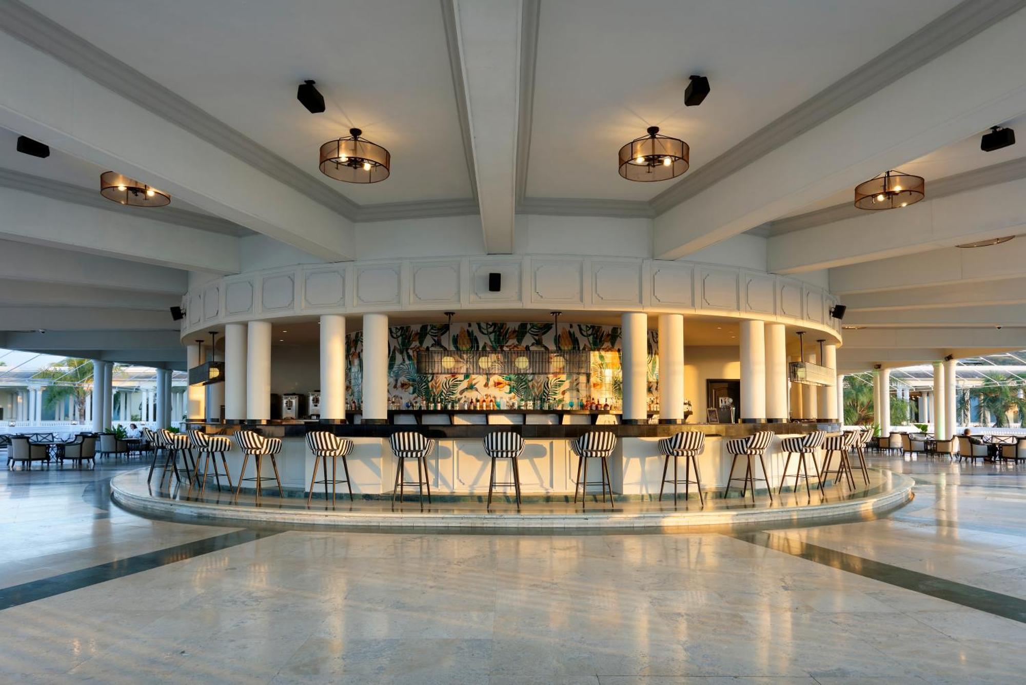 The Signature Level At Grand Palladium Lady Hamilton Resort & Spa 卢西 外观 照片