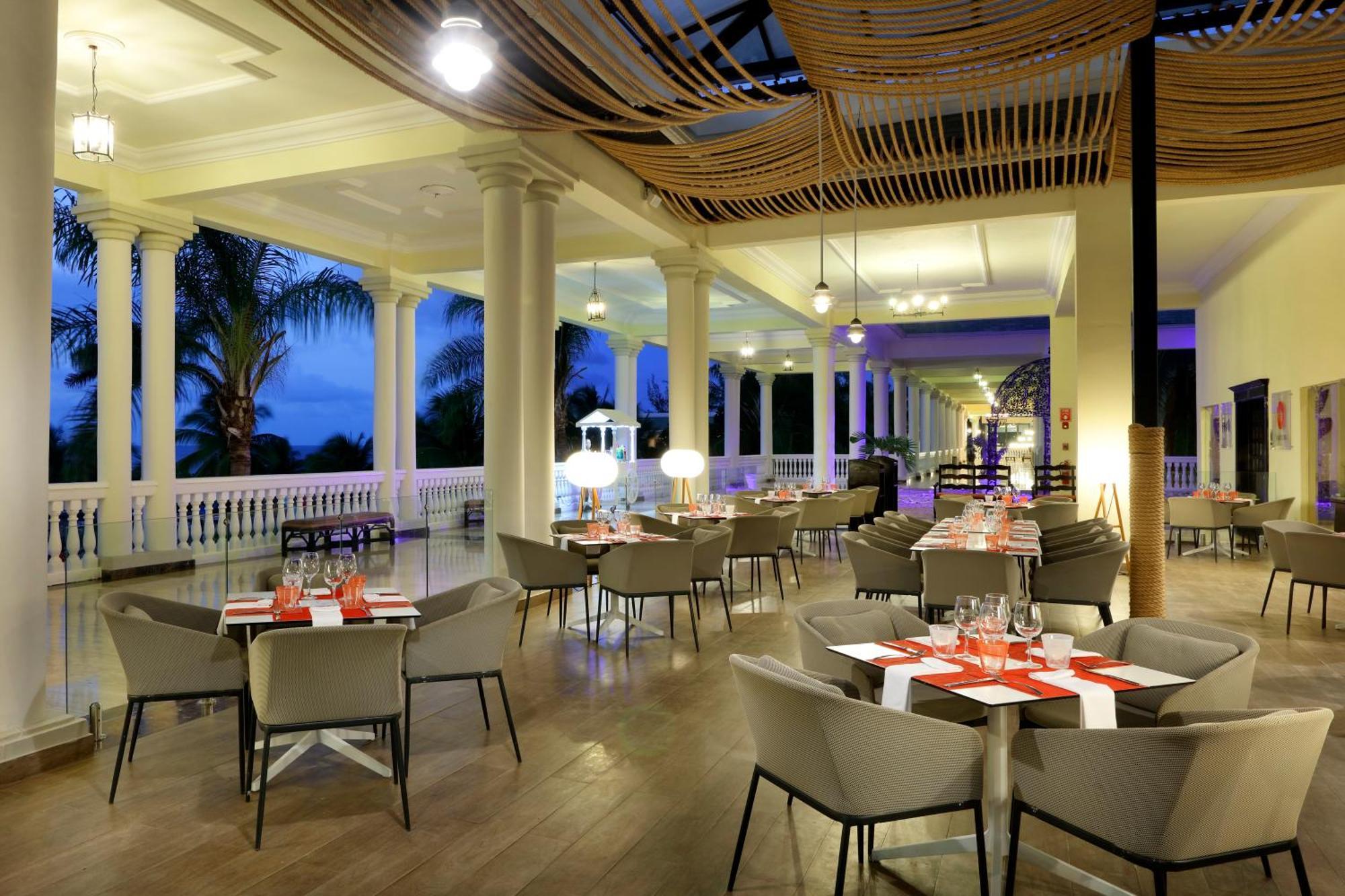 The Signature Level At Grand Palladium Lady Hamilton Resort & Spa 卢西 外观 照片