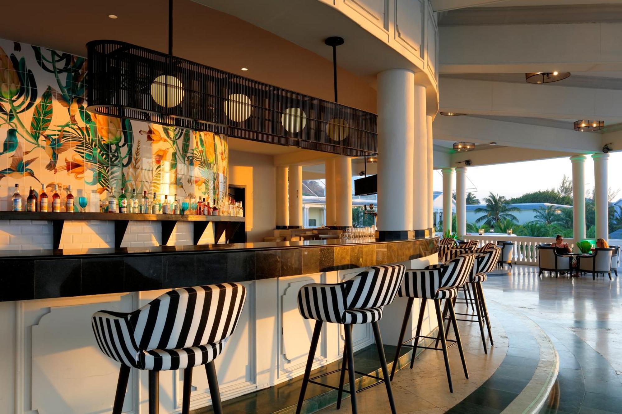 The Signature Level At Grand Palladium Lady Hamilton Resort & Spa 卢西 外观 照片