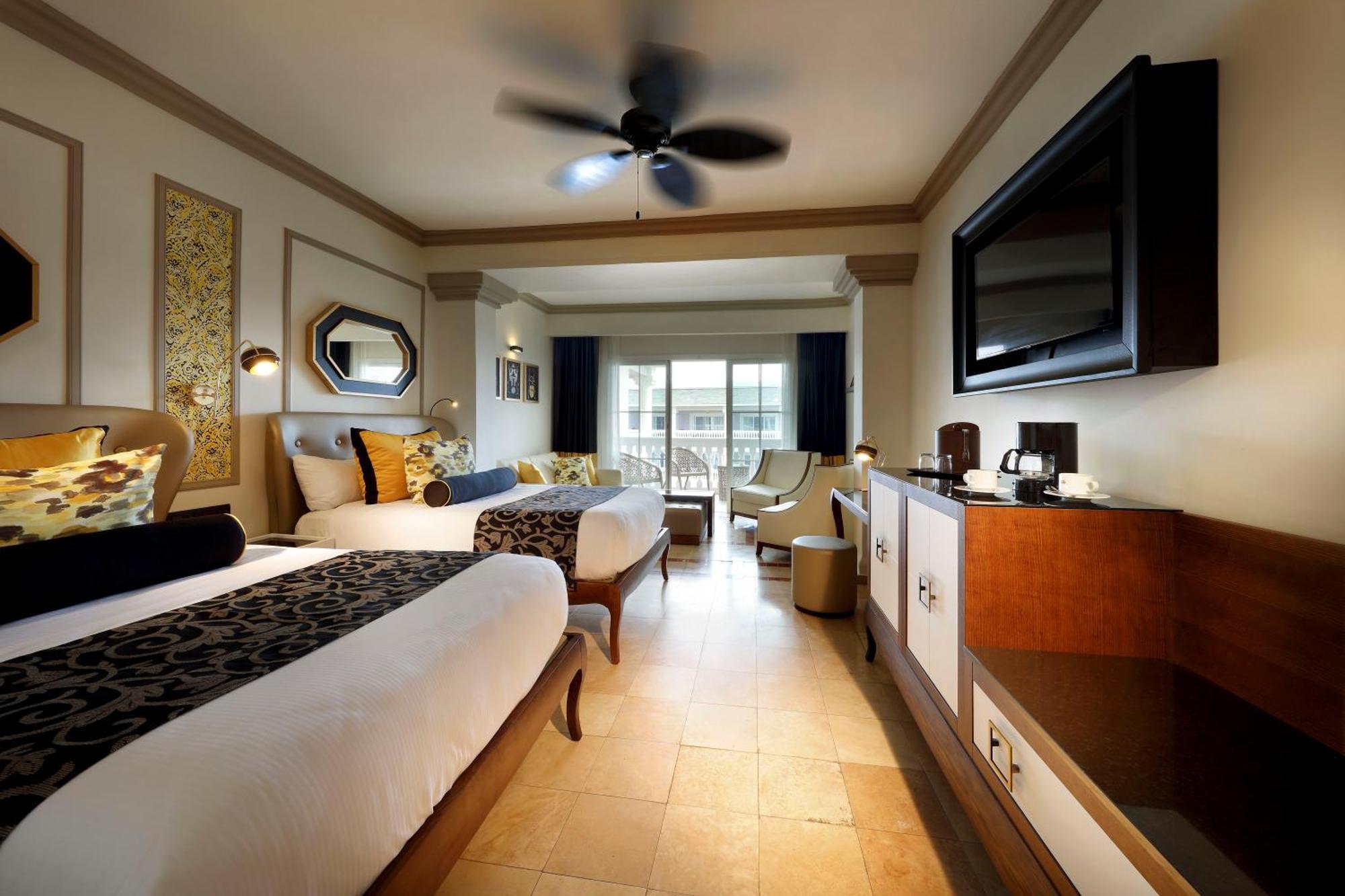 The Signature Level At Grand Palladium Lady Hamilton Resort & Spa 卢西 外观 照片